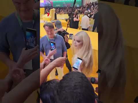 Anya Taylor-Joy’s selfie fail